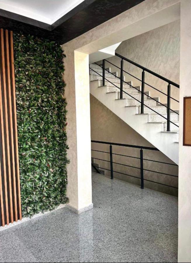 Ultra Lux Free Underground Parking Apartment *