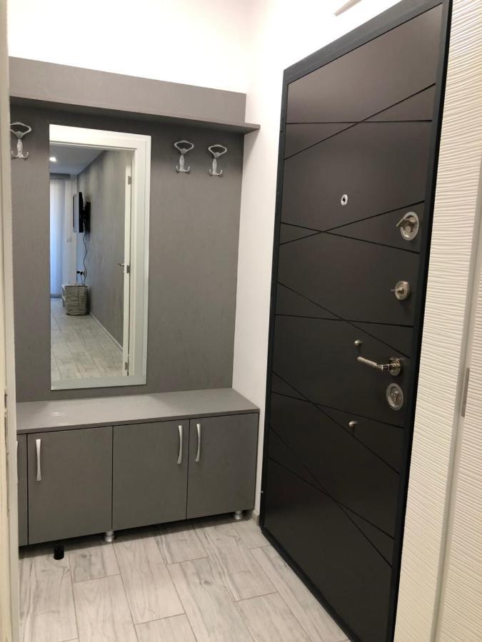 Ultra Lux Free Underground Parking Apartment